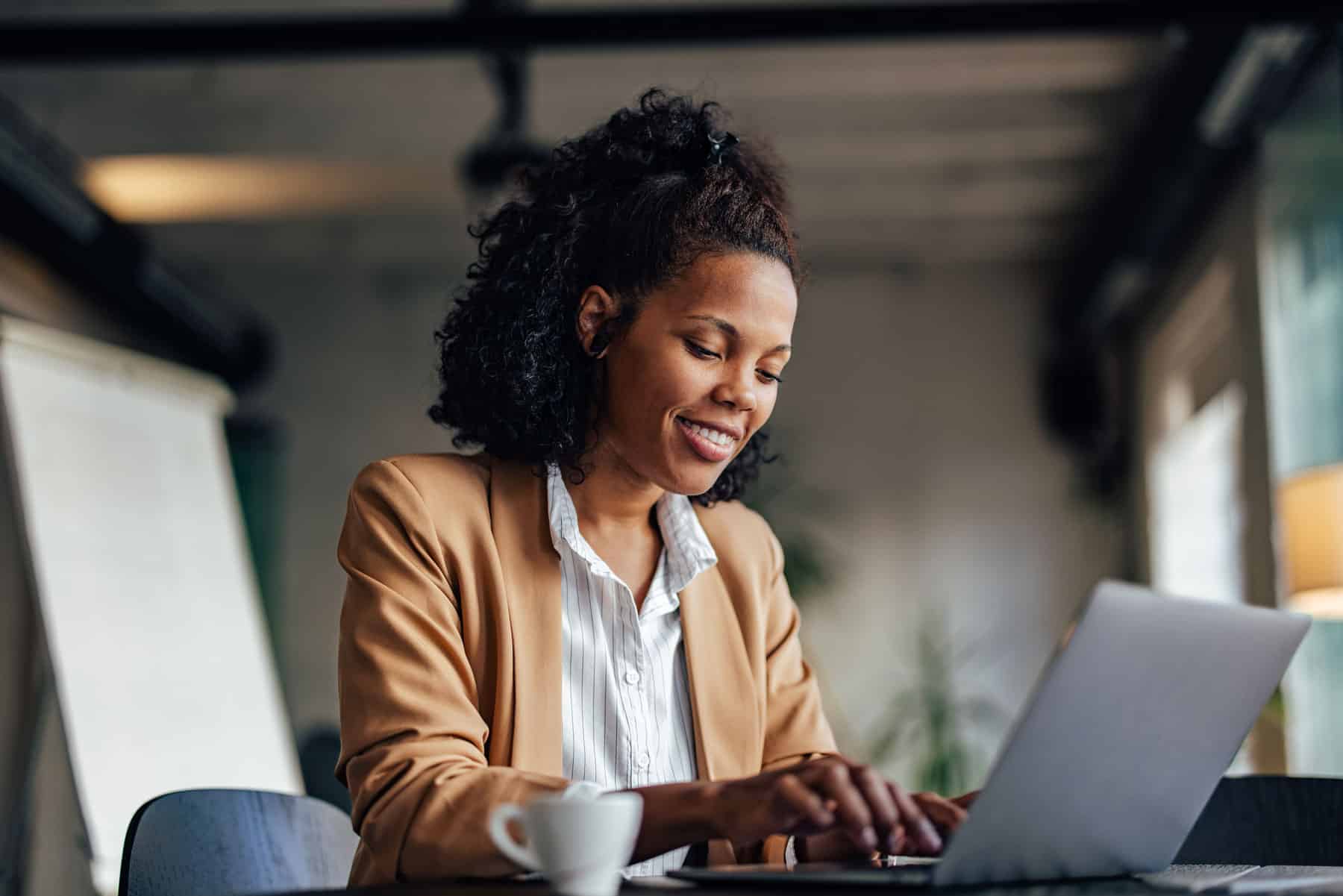 Woman using enterprise text messaging system to send rcs messages